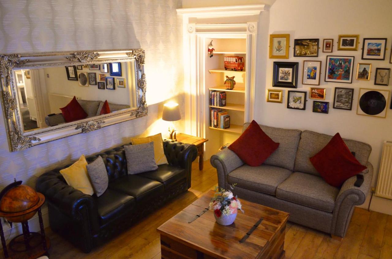 Heart Of Ayr: Elegant Townhouse In Central Ayr Extérieur photo
