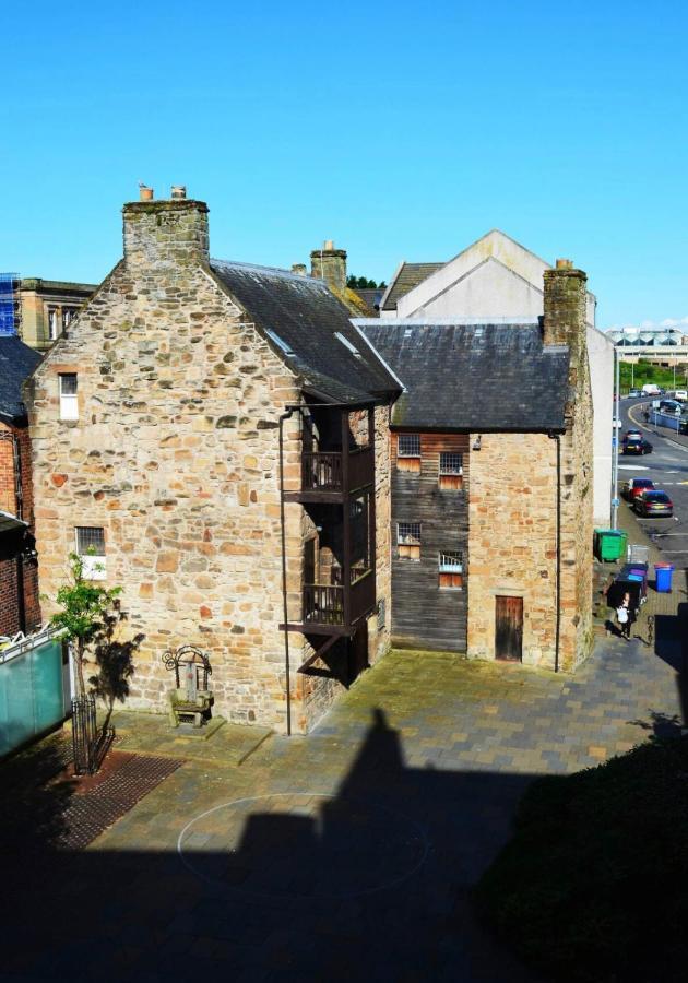 Heart Of Ayr: Elegant Townhouse In Central Ayr Extérieur photo