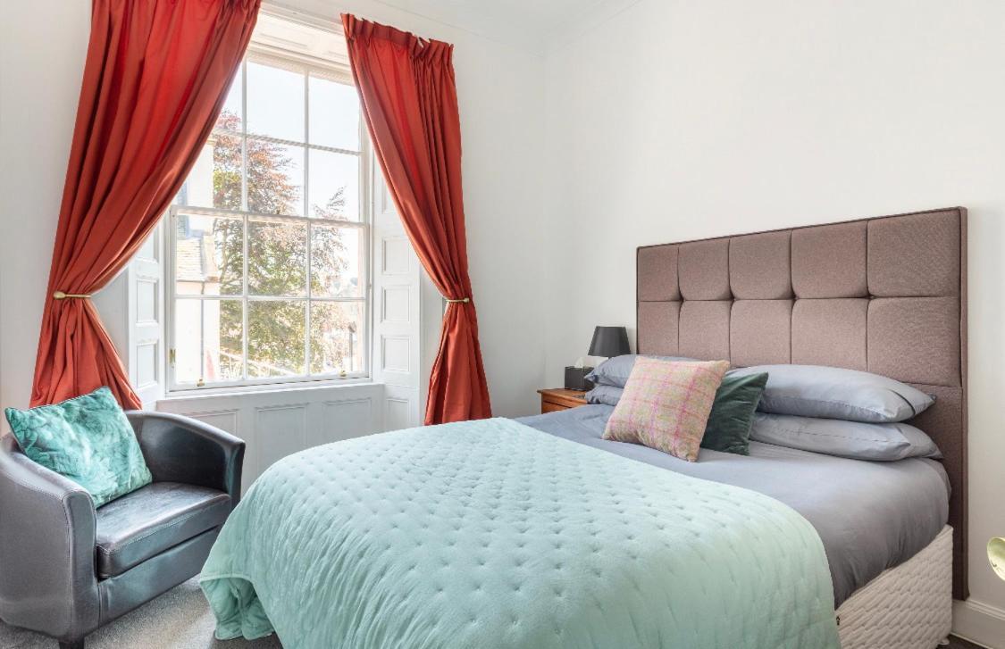 Heart Of Ayr: Elegant Townhouse In Central Ayr Extérieur photo