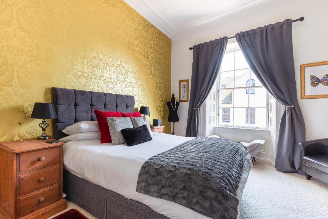 Heart Of Ayr: Elegant Townhouse In Central Ayr Extérieur photo