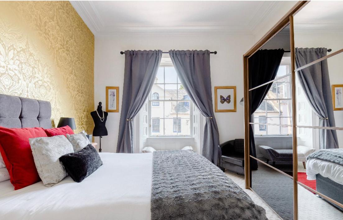 Heart Of Ayr: Elegant Townhouse In Central Ayr Extérieur photo