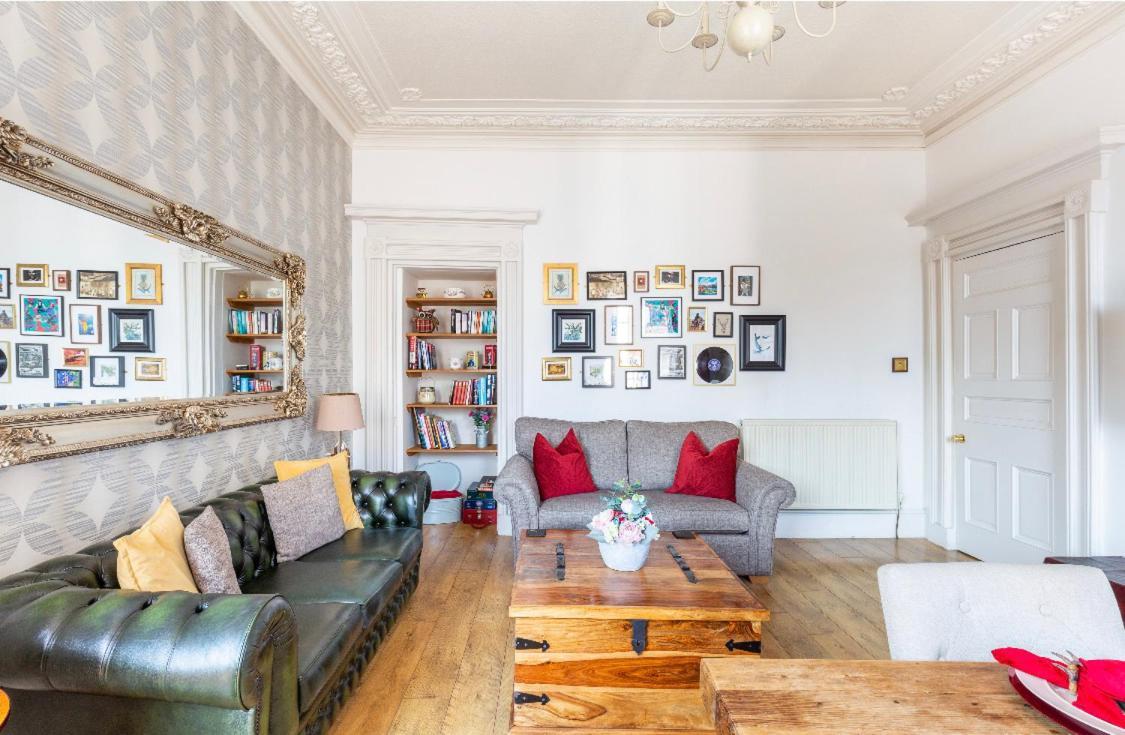 Heart Of Ayr: Elegant Townhouse In Central Ayr Extérieur photo